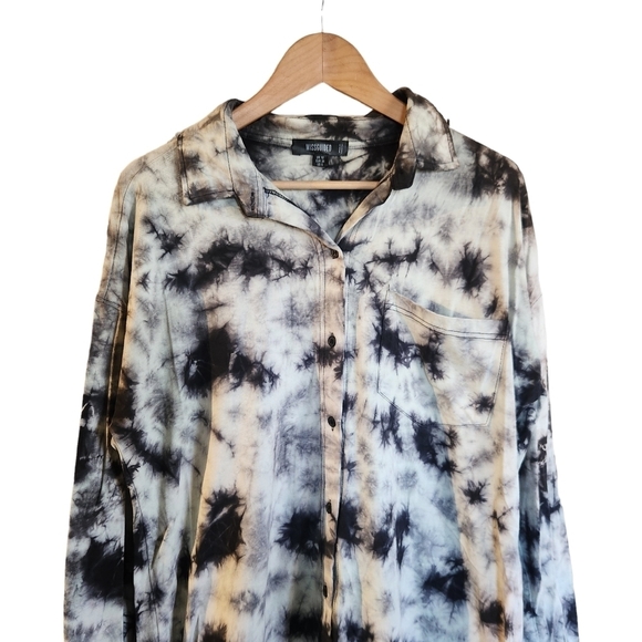 Missguided shirt dress with button front in tie dye white blackish purple - Picture 6 of 13